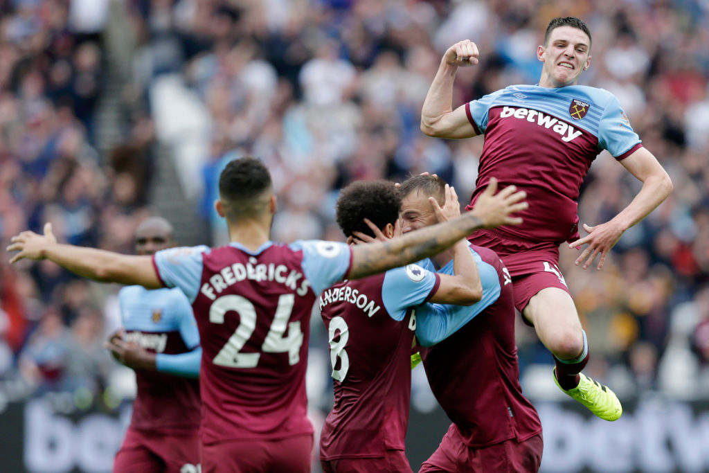 LONDON, ENGLAND - SEPTEMBER 22: Andriy Yarmolenko of West Ham United celebrates with teammates Felipe Anderson and Declan Rice after scoring his team's first goal during the Premier League match between West Ham United and Manchester United at London Stadium on September 22, 2019 in London, United Kingdom. (Photo by Henry Browne/Getty Images)