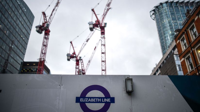 The government has agreed a £825m loan to finance the Crossrail train link, Grant Shapps today announced.