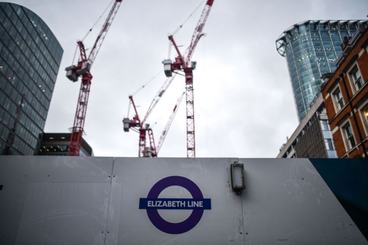 The government has agreed a £825m loan to finance the Crossrail train link, Grant Shapps today announced.