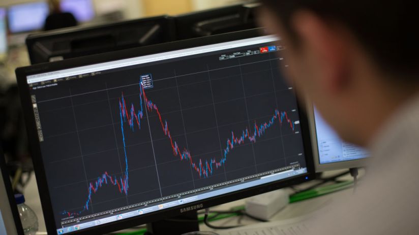 FTSE 100 falls as coronavirus makes banks cut dividends