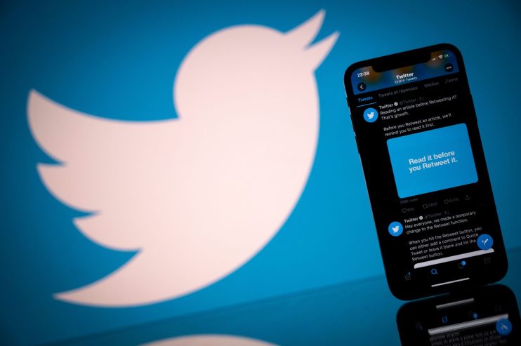 TOPSHOT-FRANCE-US-INTERNET-SOCIAL-NETWORK-TWITTER