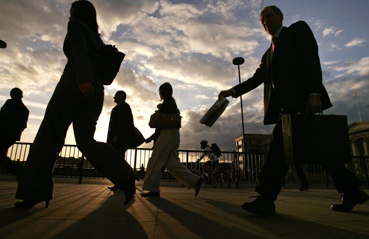 London commuters cross London Bridge 03