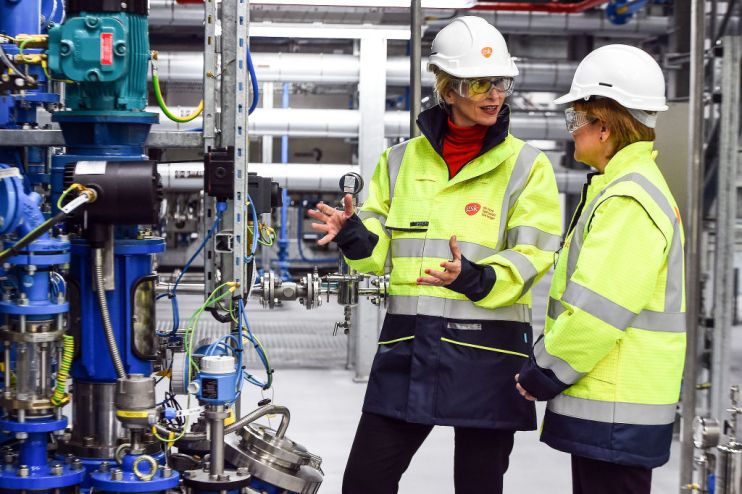 Nicola Sturgeon Opens New £54 Million GlaxoSmithKline Production Centre