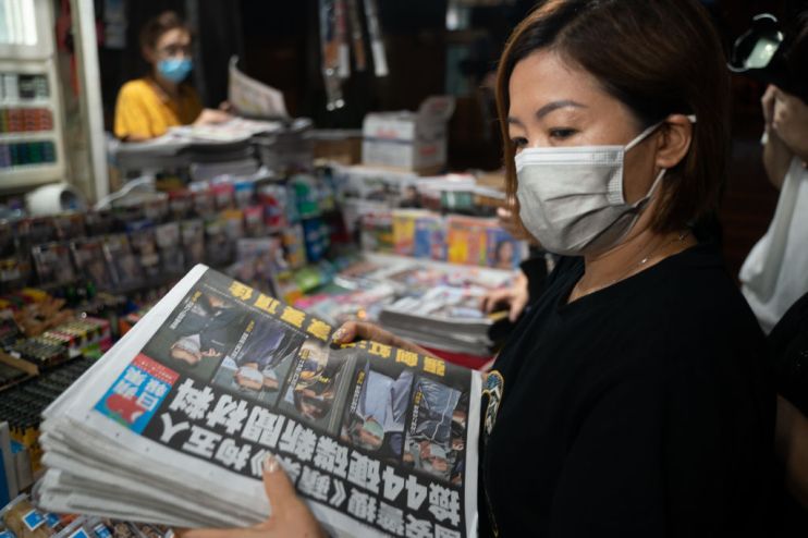 Police Raid Apple Daily Offices And Make Arrests On National Security Grounds