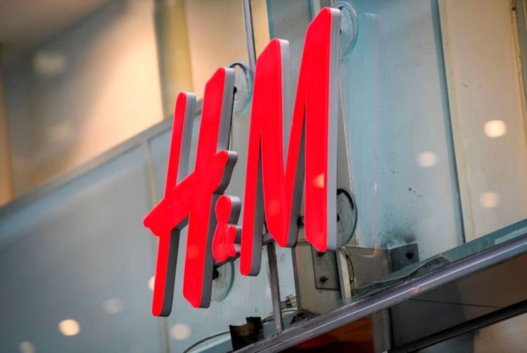 Swedish fashion retailer H&M reported an increase in revenue in the second quarter of this year, but warned that sales for June are likely to be impacted by poor weather. 