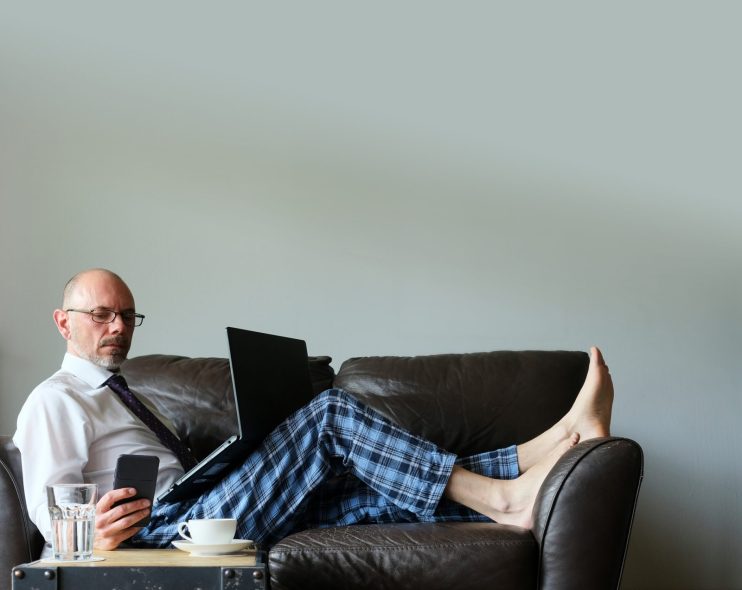 Artificial intelligence (AI) is more likely to replace the jobs of those who work from home, a study by Oxford professors has warned.