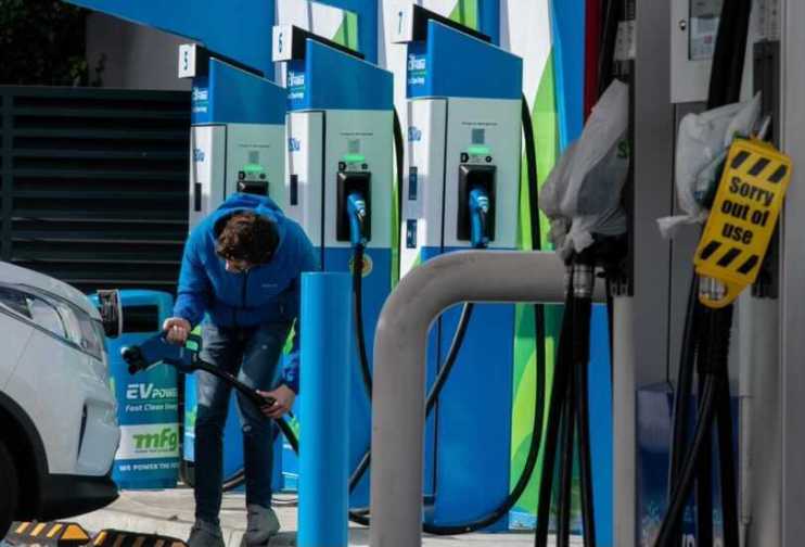 The Labour Party has pledged it would reinstate the ban on the sale of new petrol and diesel cars from 2030, if it is elected into government.