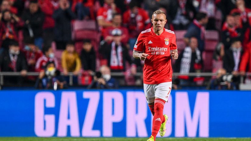 SL Benfica v AFC Ajax: Round Of Sixteen Leg One - UEFA Champions League