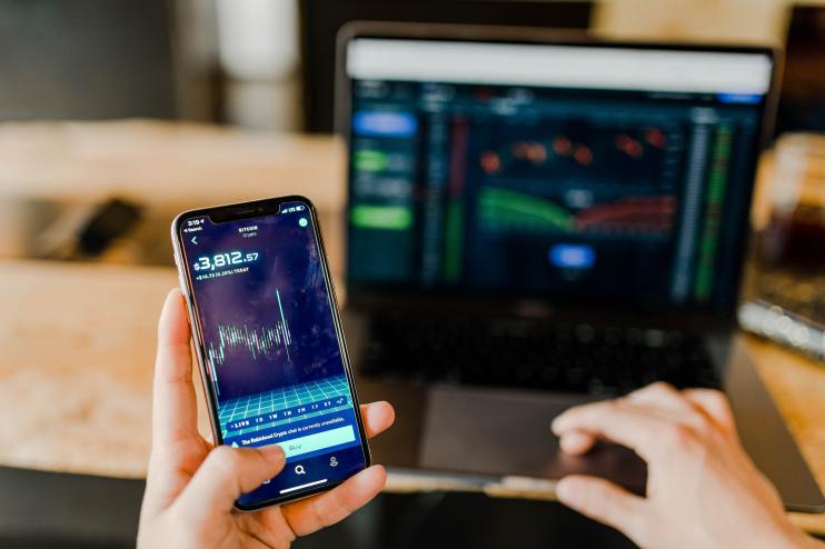 Data from CryptoCompare shows that the price of Bitcoin kept on dropping throughout last week.