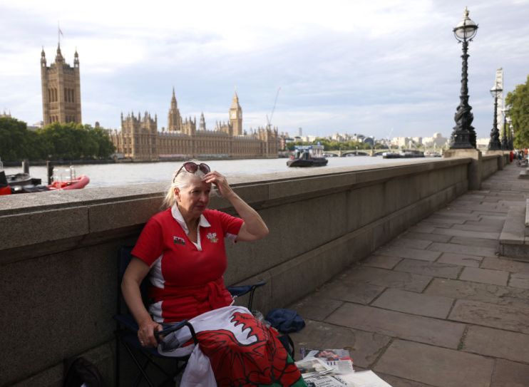 The Nation Mourns The Death Of Queen Elizabeth II - Monday