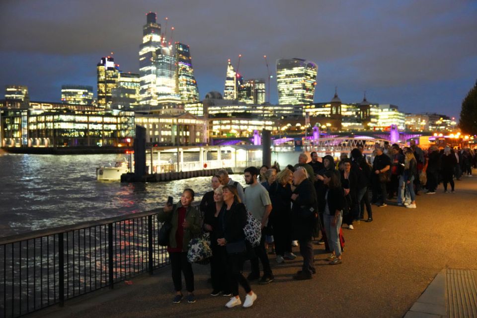 The Nation Mourns The Death Of Queen Elizabeth II - Thursday