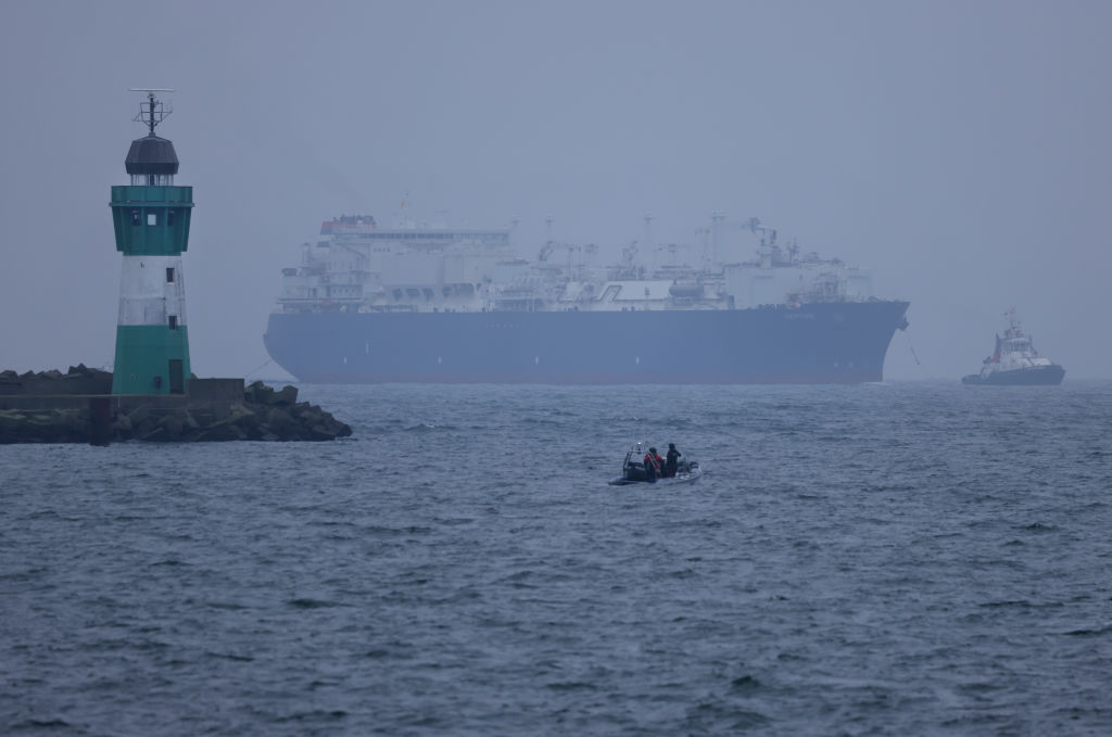 First Regasification Ship For New LNG Terminals Arrives At German Port