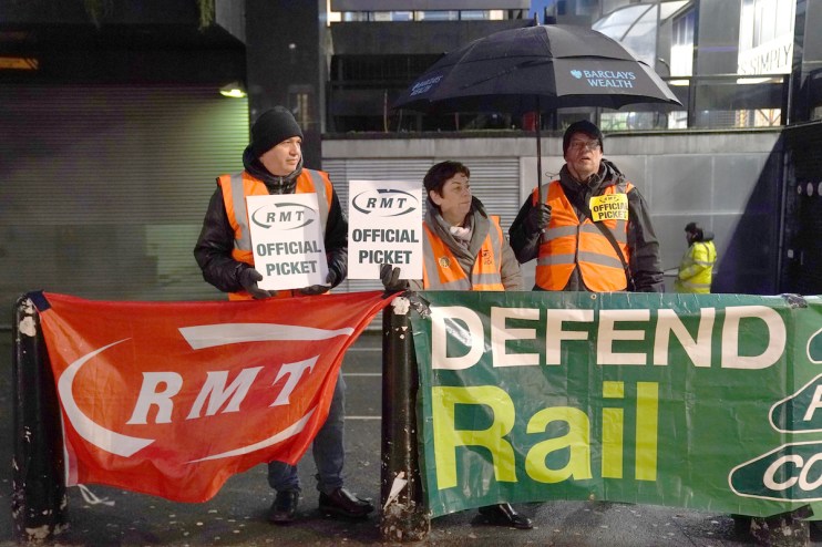 Unions hailed government plans to scrap controversial anti-strike legislation.