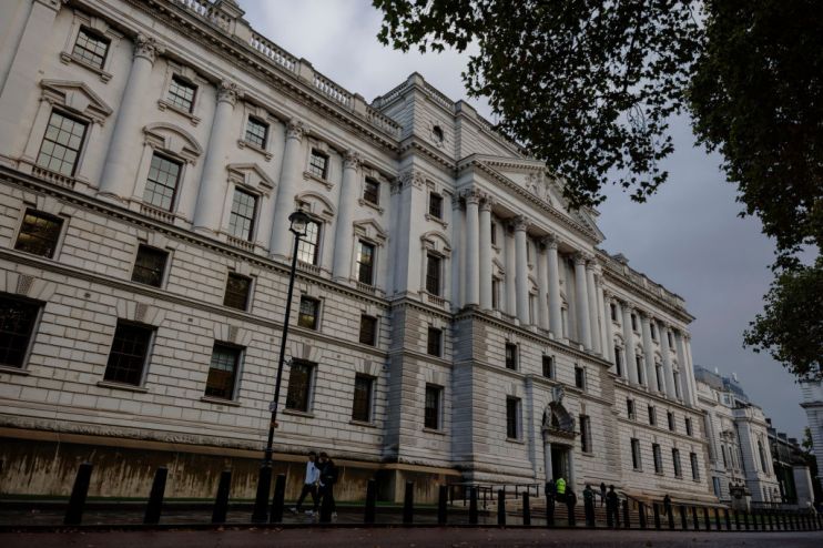 Pound Plummets In Reaction To UK Chancellor's Mini-budget