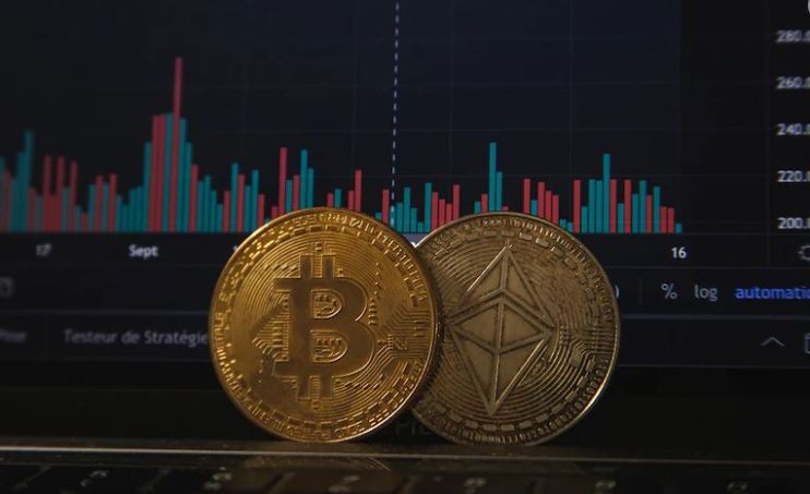 Data from CryptoCompare shows that the price of Bitcoin dropped from the $30,000 level to a low near the $27,000 mark, around which it is currently trading.
