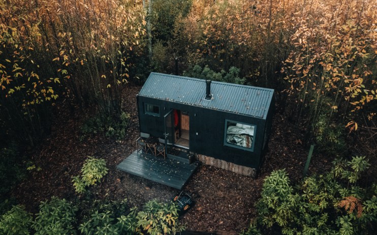 An unyoked cabin in the woods. Credit: @ExploringEmily
