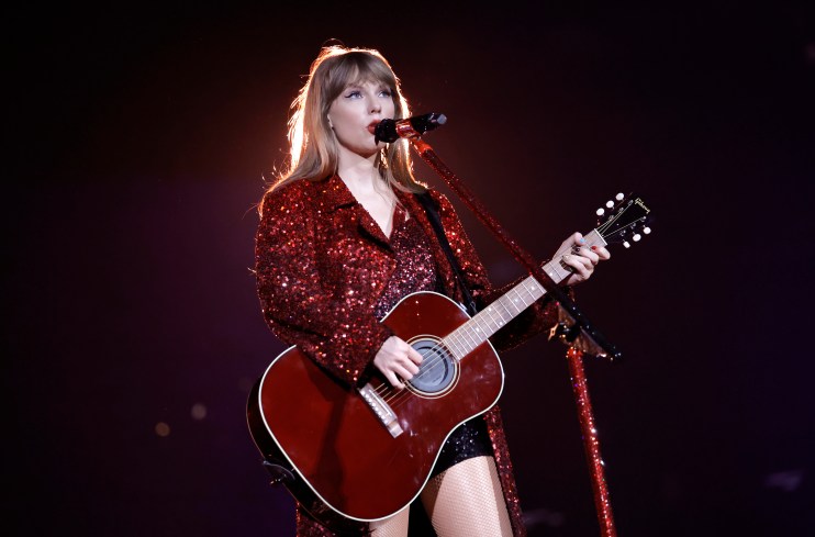 Taylor Swift fans have been flocking to a London pub after it was mentioned in her new album.