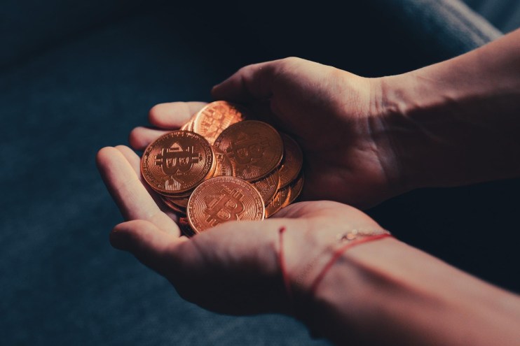 Data from CryptoCompare shows that the price of the flagship cryptocurrency Bitcoin (BTC) moved mostly sideways throughout the past week.