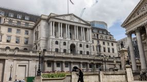 Bank of England building with City investors concerned about interest rate cut decisions, reflecting market uncertainty