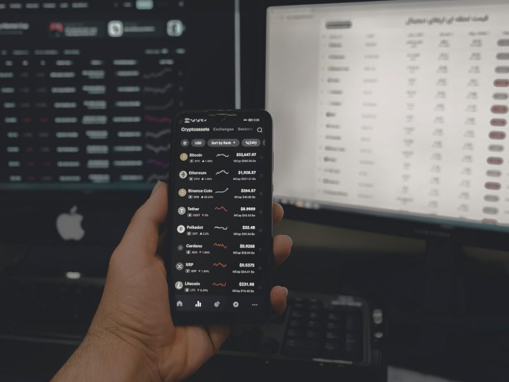 Data from CryptoCompare shows that the price of the flagship cryptocurrency Bitcoin (BTC) moved steadily up throughout the week, starting it at around $25,500 and surpassing $27,000 today.