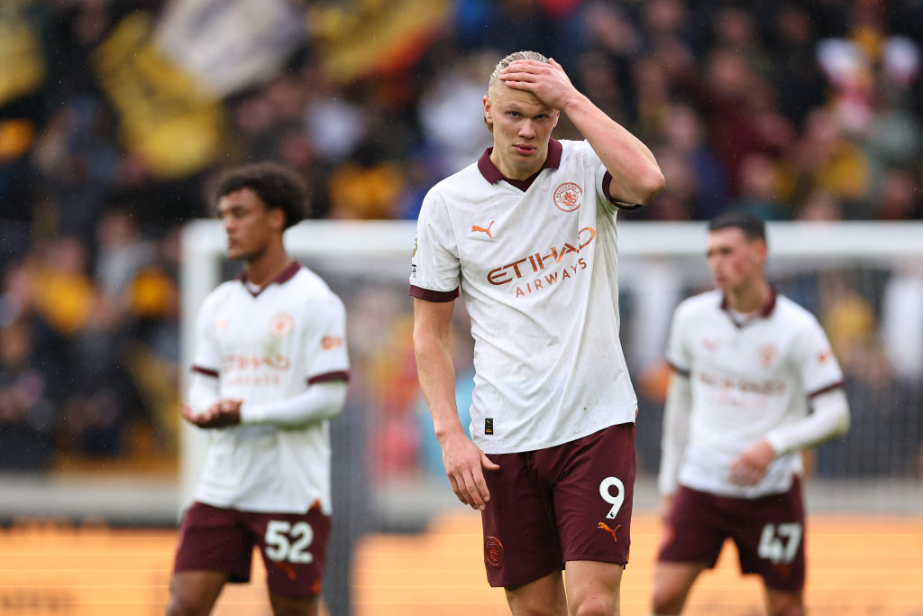 WOLVERHAMPTON, ENGLAND - SEPTEMBER 30:  A dejected Erling Haaland of Manchester City applauds the fans at full time during the Premier League match between Wolverhampton Wanderers and Manchester City at Molineux on September 30, 2023 in Wolverhampton, England. (Photo by Robbie Jay Barratt - AMA/Getty Images)