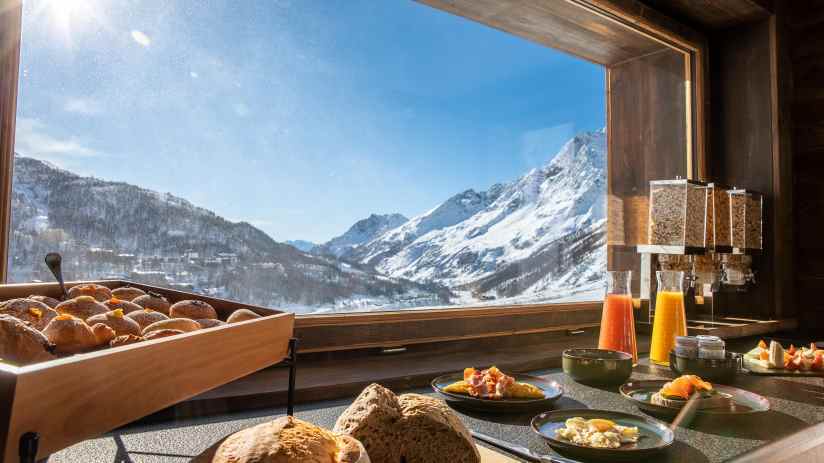 Missing the mountains, want to get back on the piste before the ice melts or determined to finally learn to ski before the season ends? Top 7 rounds up the best late season snow breaks . . . . 