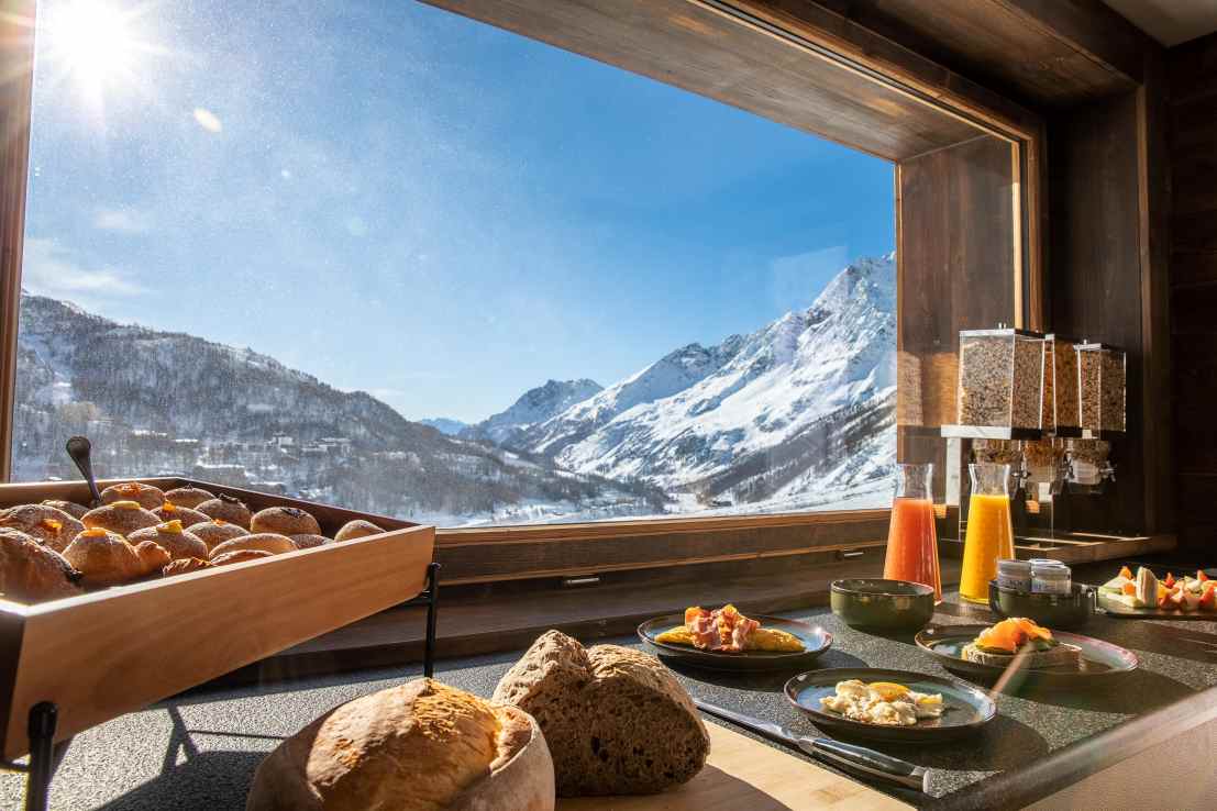 Missing the mountains, want to get back on the piste before the ice melts or determined to finally learn to ski before the season ends? Top 7 rounds up the best late season snow breaks . . . . 