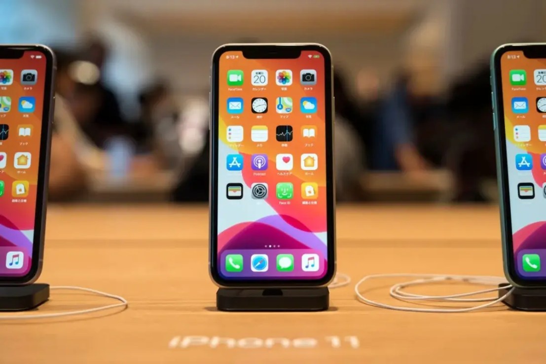 Apple to fix AI tools after being accused of 'misleading' headlines by BBC