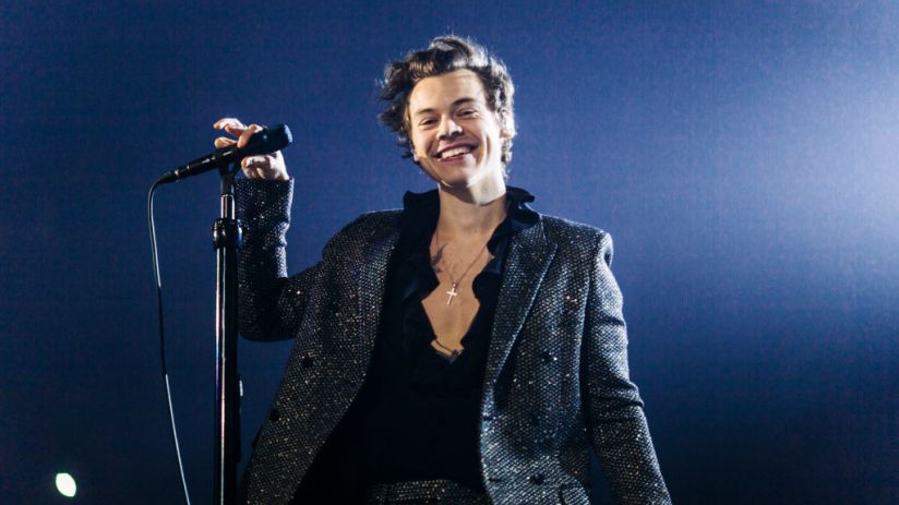 Tiktok and Universal Music have struck a deal to return songs by popular artists like Billie Eilish and Harry Styles to the social media site.