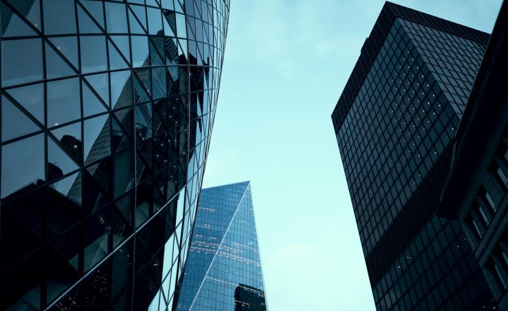 Offices near mainline stations in London have lower vacancy rates and higher rents than elsewhere in the capital as occupiers look to cut down commutes of their workforce to entice them back to the office.