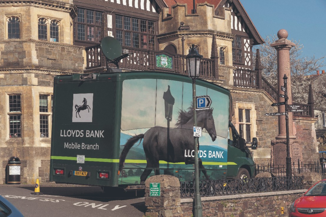 Lloyds Banking Group has been told it must publish a "full copy" of the long-delayed report into the mishandling of HBOS Reading fraud.
