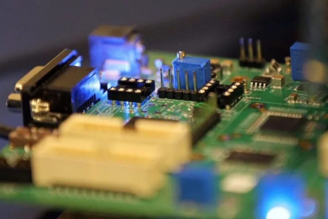 Alphawave Semi has been continuing R&D investment in its 'chiplets' and new silicon connectivity products, set for production in 2025.