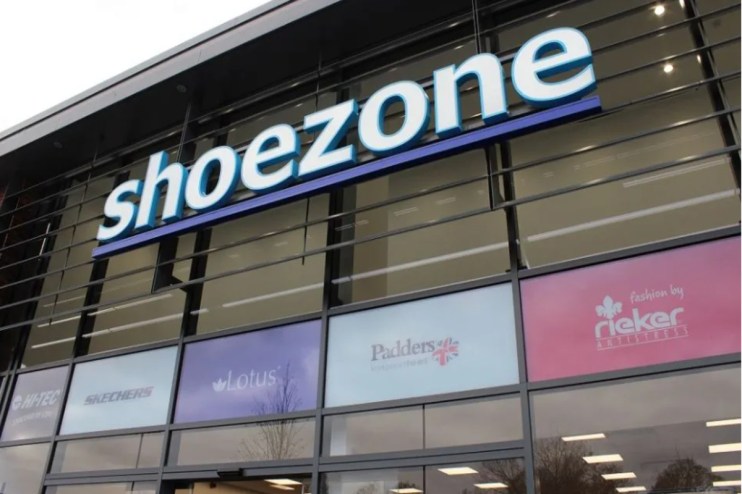 Shares in affordable footwear company Shoe Zone slumped by over nine per cent in early trade as the business fails to shake the hangover from its profit warning two months ago.