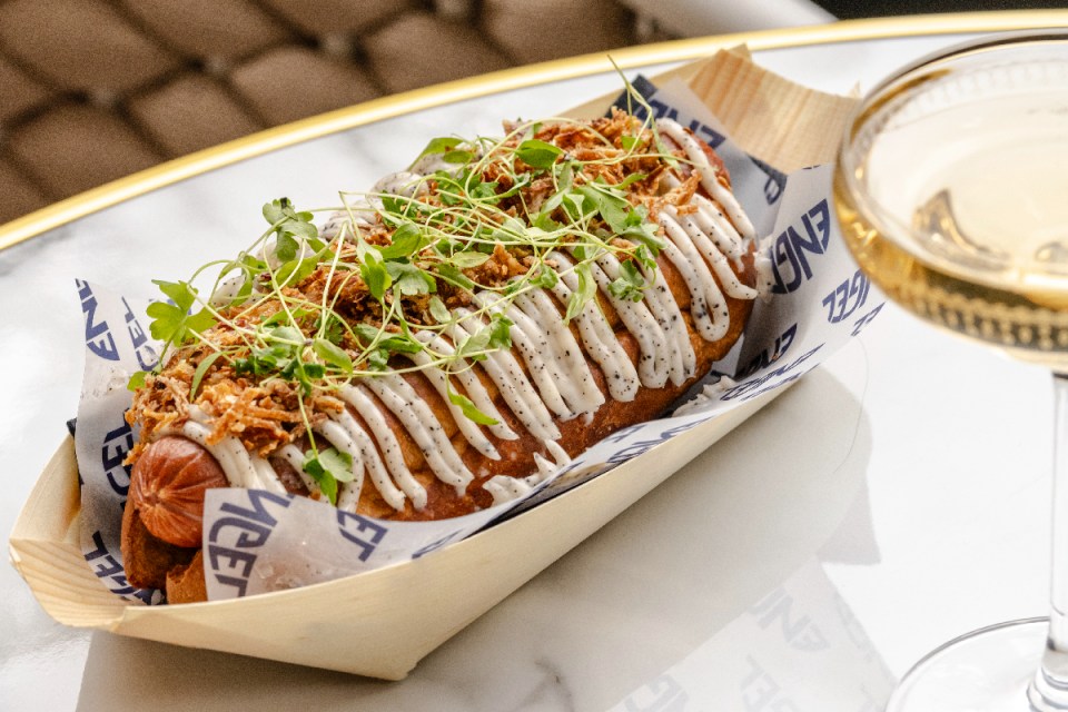 A hotdog on the terrace at Des Gunewardena restaurant engel