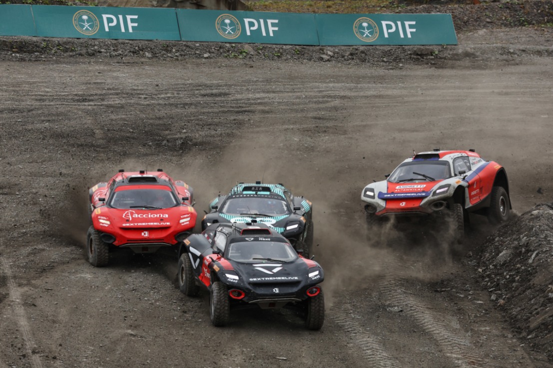 E.ON Next Veloce Racing came out on top in both races at the Scotland Hydro X Prix as Extreme E continued to test its hydrogen car.