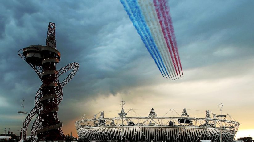 LONDON, ENGLAND - JULY 27: The Red Arrows fly over Olympic Stadium during the Opening Ceremony for the 2012 Summer Olympics Games on July 27, 2012 at Olympic Park in London, England. (Photo by Elsa/Getty Images)