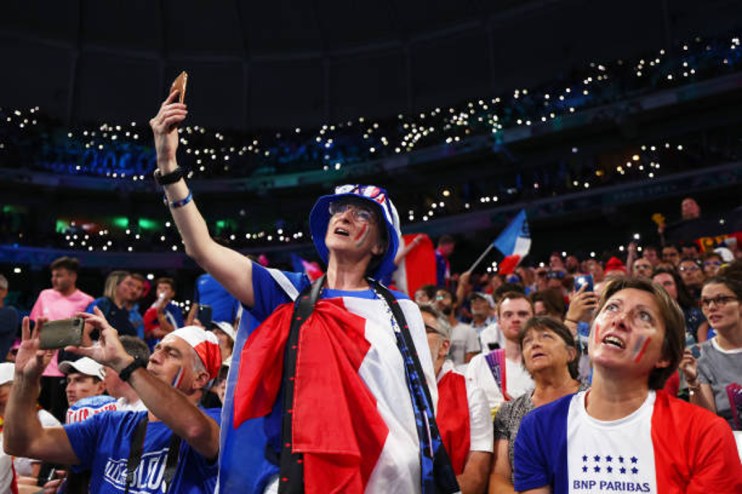 Several training sessions in the River Seine for the triathlon and marathon swim events were cancelled after failing water quality tests.