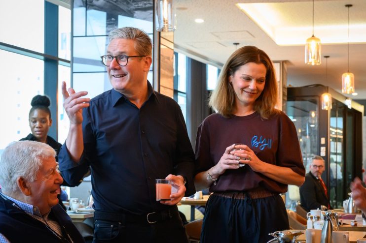 LIVERPOOL, ENGLAND - SEPTEMBER 24: Britain's Prime Minister Keir Starmer (C) and his wife Victoria (R) speak with Nigel Smith during breakfast at the Labour Party Conference 2024 at ACC Liverpool on September 24, 2024 in Liverpool, England. This is Labour's first conference since they were returned as the governing party of The UK and Northern Ireland by voters in the July election, ending 14 years of Conservative rule. They won with a landslide majority of 172 seats, and 412 in total. (Photo by Leon Neal/Getty Images)