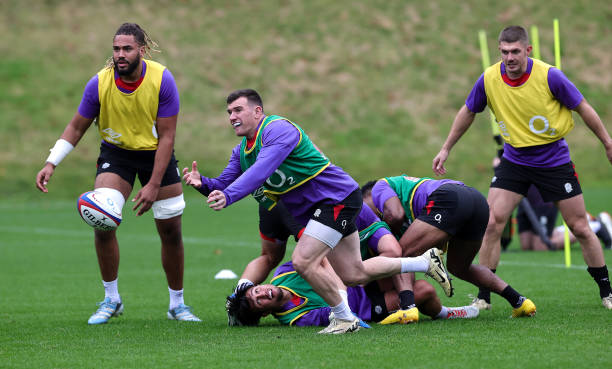 Ben Spencer will make his first international start for England after Steve Borthwick named his XV for Saturday's Autumn Nations Series game against New Zealand.