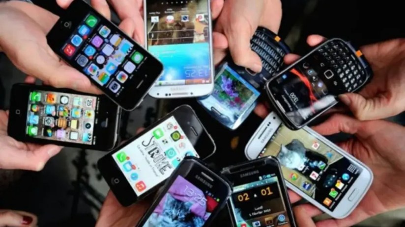 It is understood that the Labour Government has no plans to legislate on banning phones in schools.