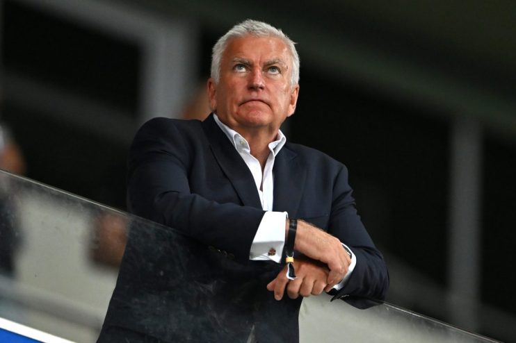 Rugby Football Union chief executive Bill Sweeney will face a vote of no confidence after over 180 clubs and bodies rebelled against the governing body’s biggest name.