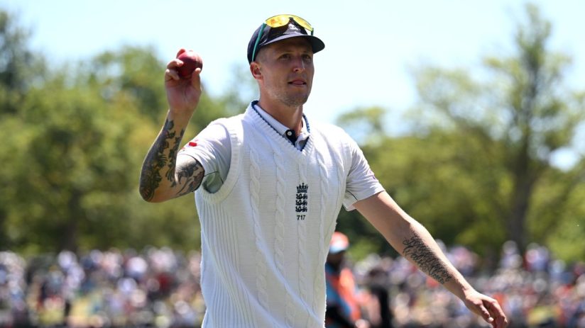 Brydon Carse took combined figures of 10 for 106 to power England to an eight-wicket victory in New Zealand