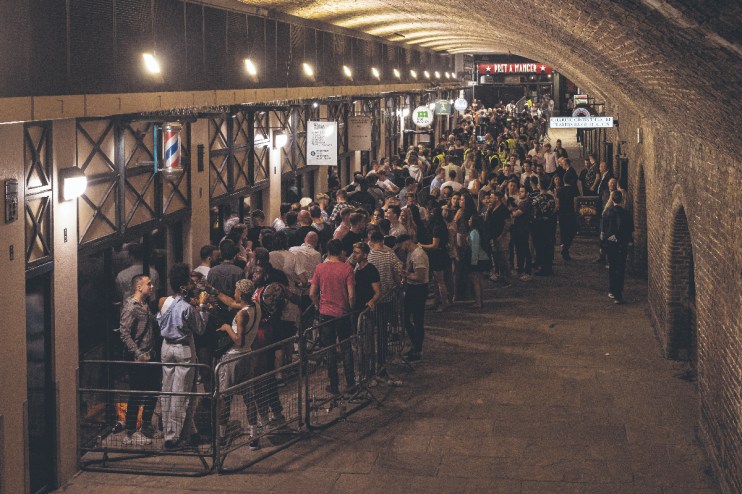 Last orders pushed back as government slashes nightlife red tape