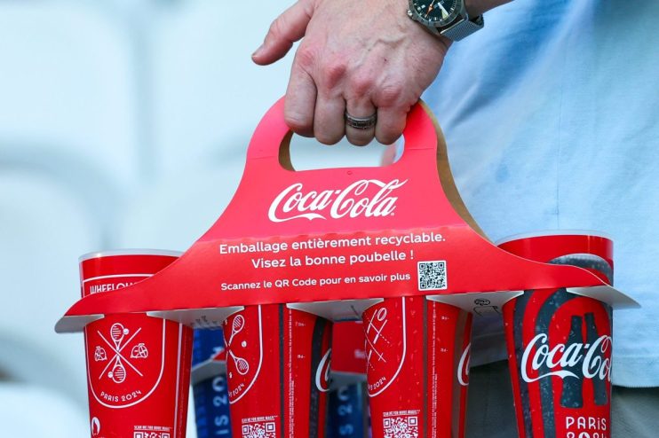 Coca-Cola and football governing body Fifa appear to have resolved their legal spat after the soft drinks giant was confirmed as a sponsor for the Club World Cup.