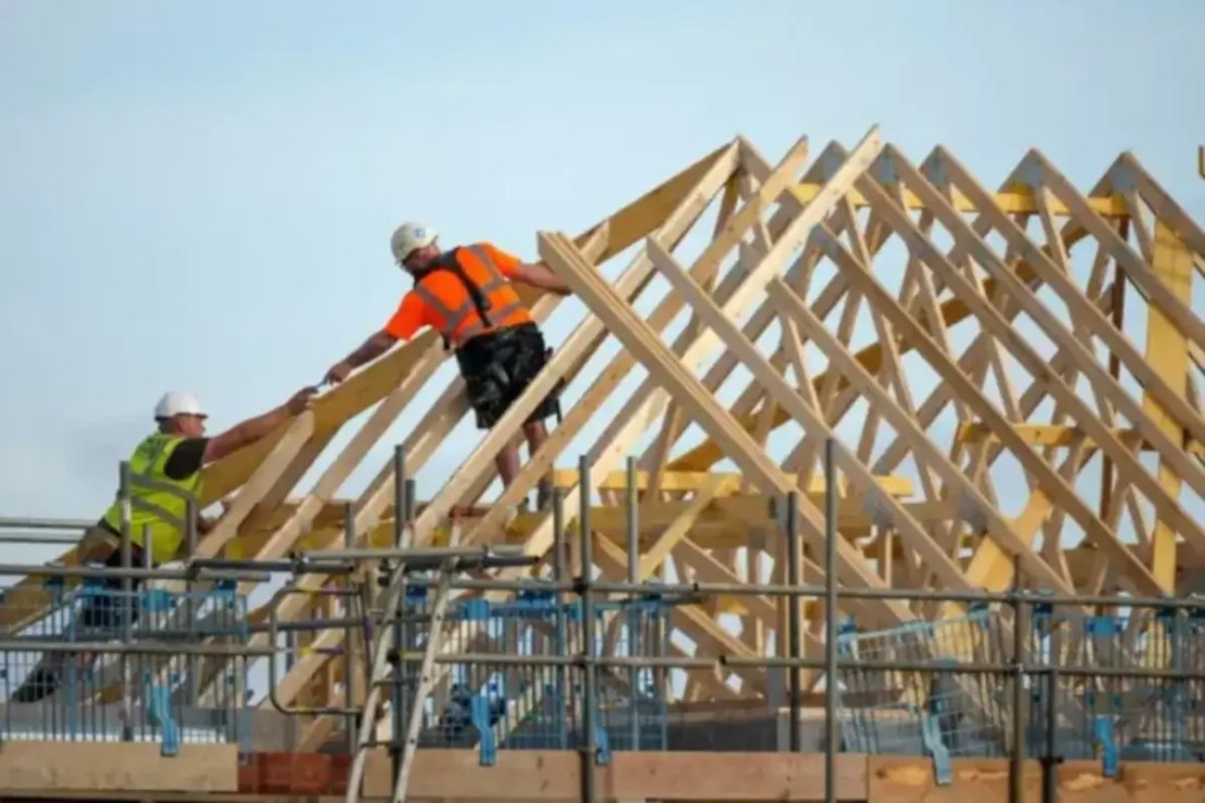 The construction sector has had to endure a "bumpy ride" this year, researchers have said. 