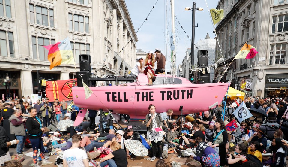 TOPSHOT-BRITAIN-POLITICS-ENVIRONMENT-CLIMATE-DEMONSTRATION