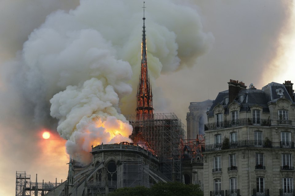 TOPSHOT-FRANCE-FIRE-NOTRE DAME